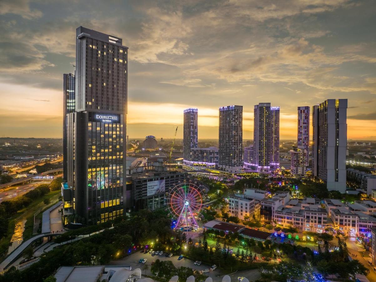 Doubletree By Hilton Shah Alam I-City Exterior photo Vincom Center