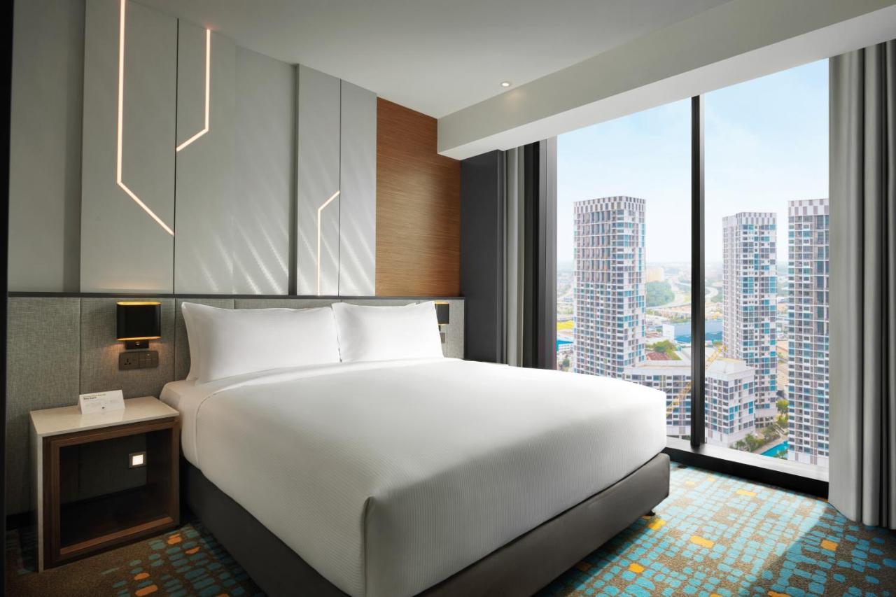 Doubletree By Hilton Shah Alam I-City Exterior photo Deluxe King