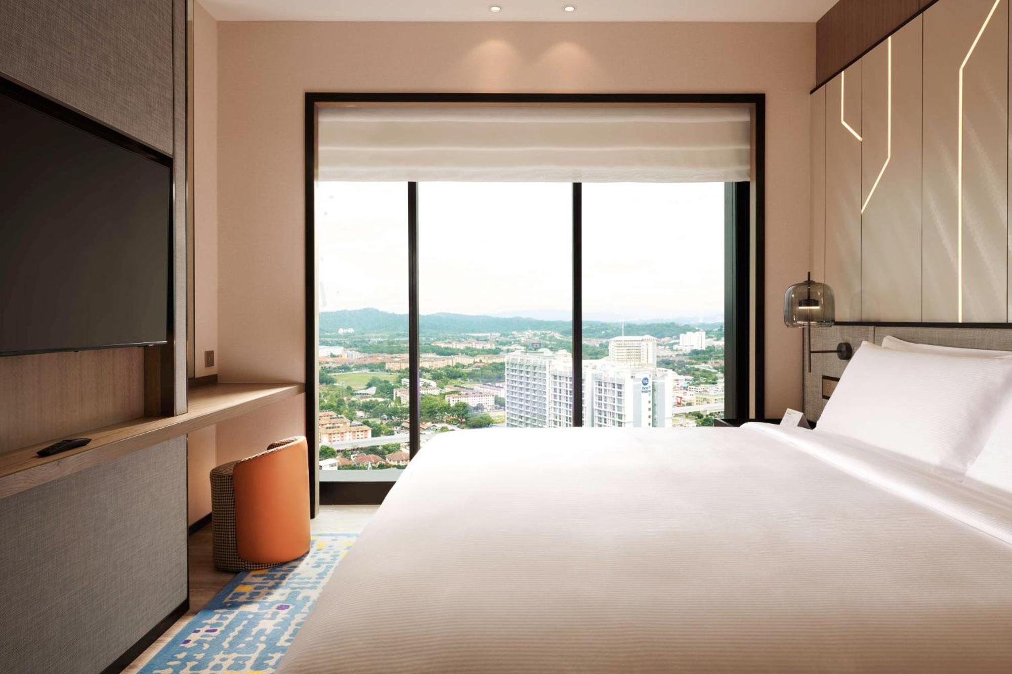 Doubletree By Hilton Shah Alam I-City Exterior photo Deluxe Room