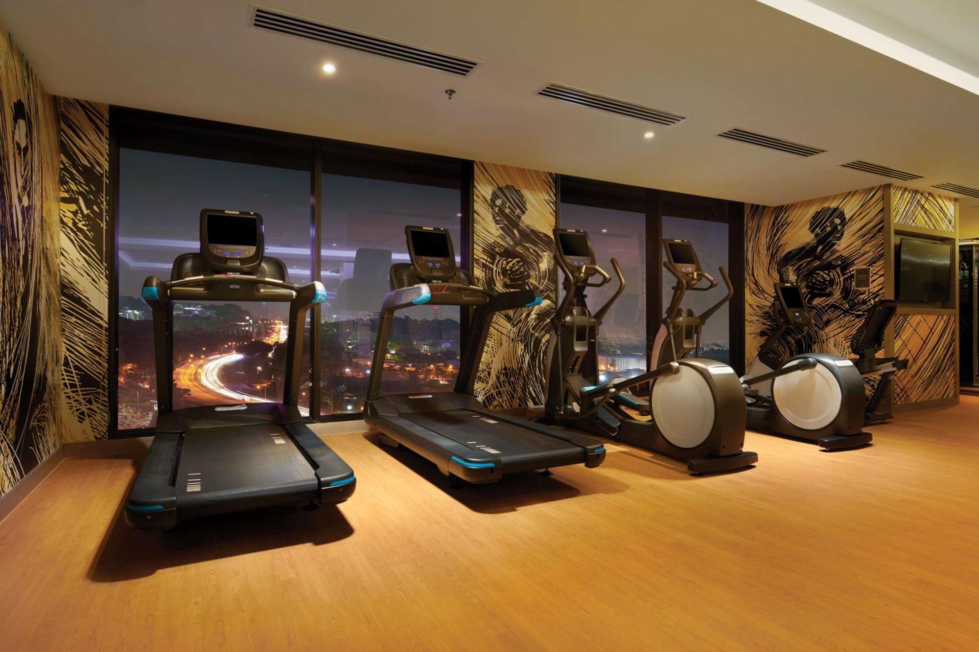 Doubletree By Hilton Shah Alam I-City Exterior photo The gym at the hotel