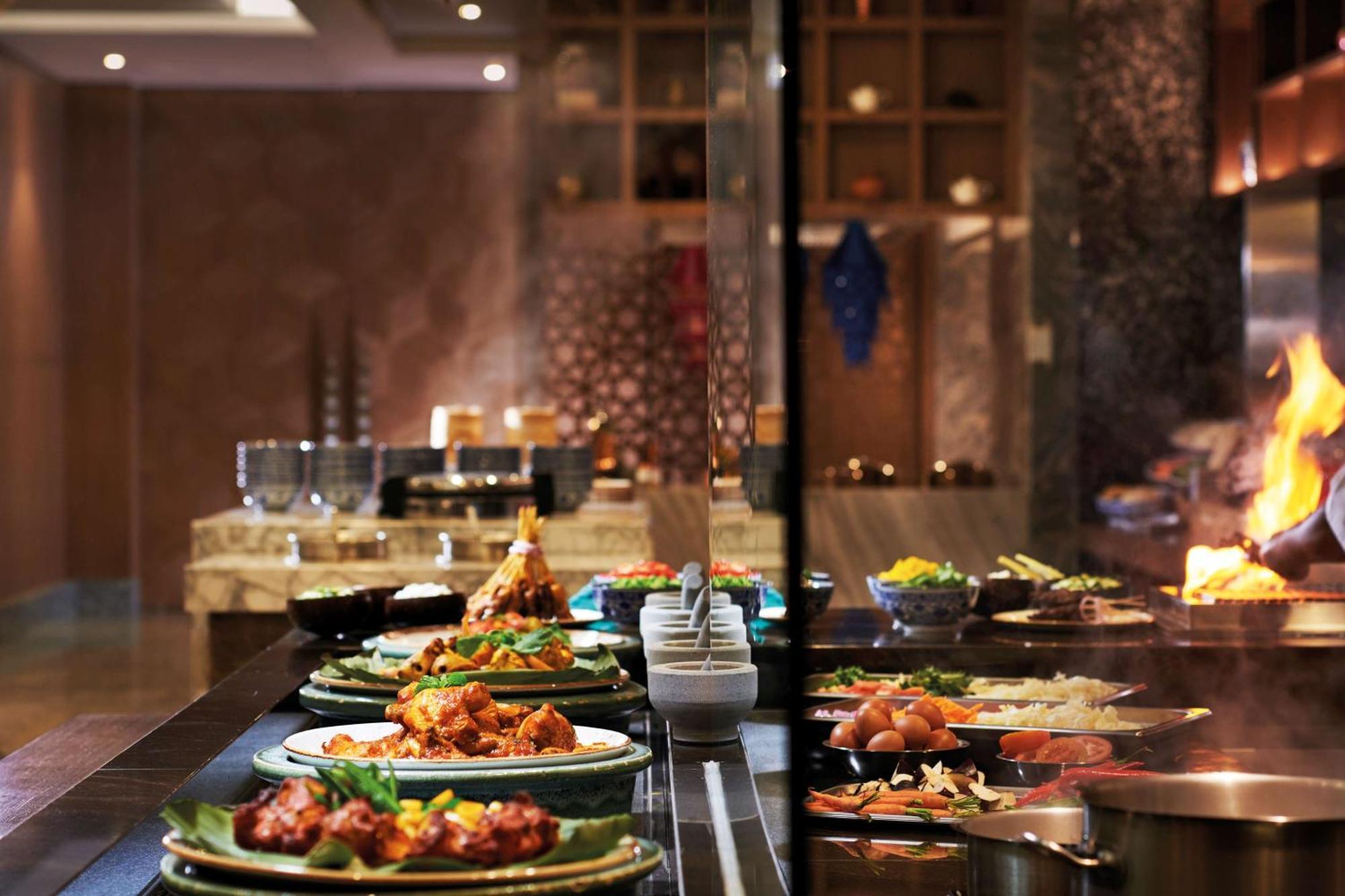 Doubletree By Hilton Shah Alam I-City Exterior photo A buffet at a restaurant