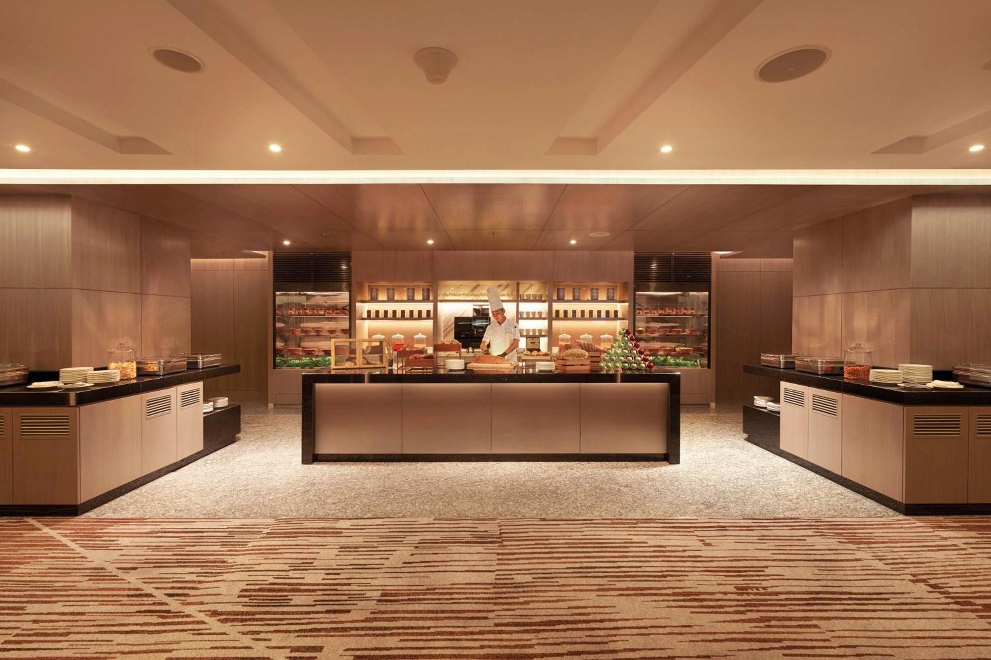 Doubletree By Hilton Shah Alam I-City Exterior photo The new lounge at Hong Kong International Airport